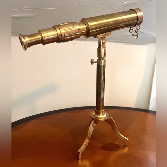 Reproduction brass Telescope w/ Tripod Stand used for decor but also functional - Picture 3 of 9